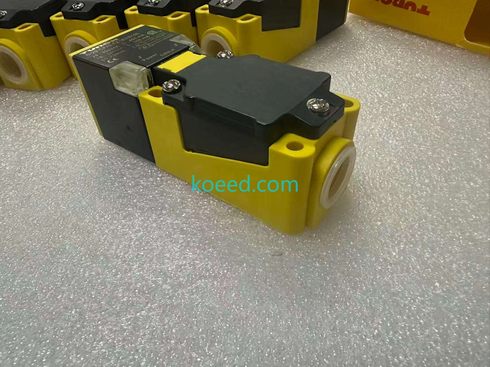 NI20-CP40-FZ3X2/S100 - Product View