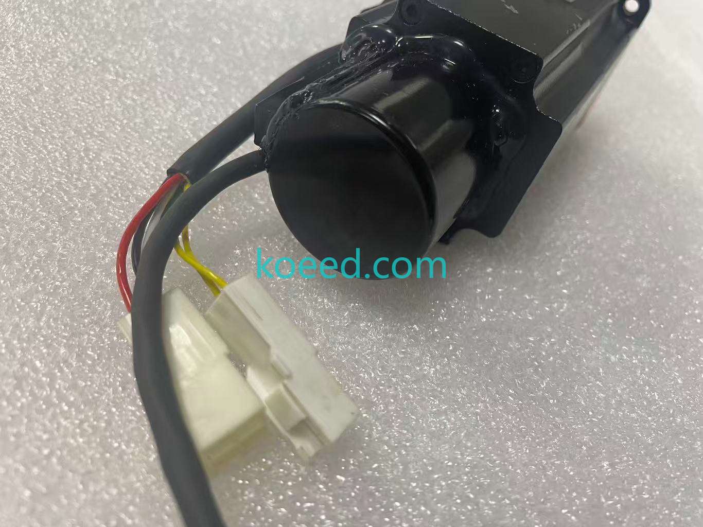 P50B05020DCL69 Servo Motor — Top View