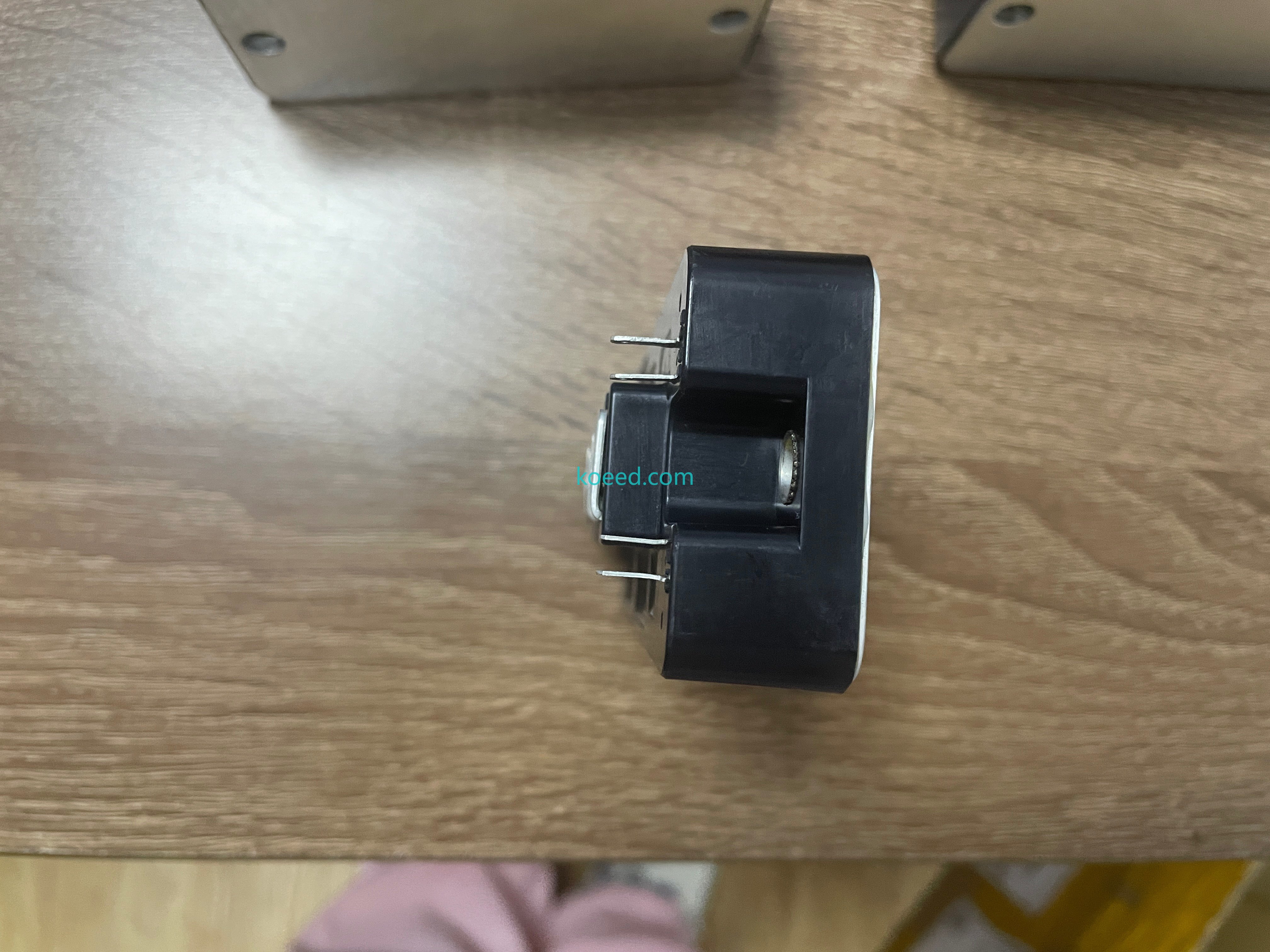 NIEC PDMB200E6 — detailed view of the power terminals and screw torque markings