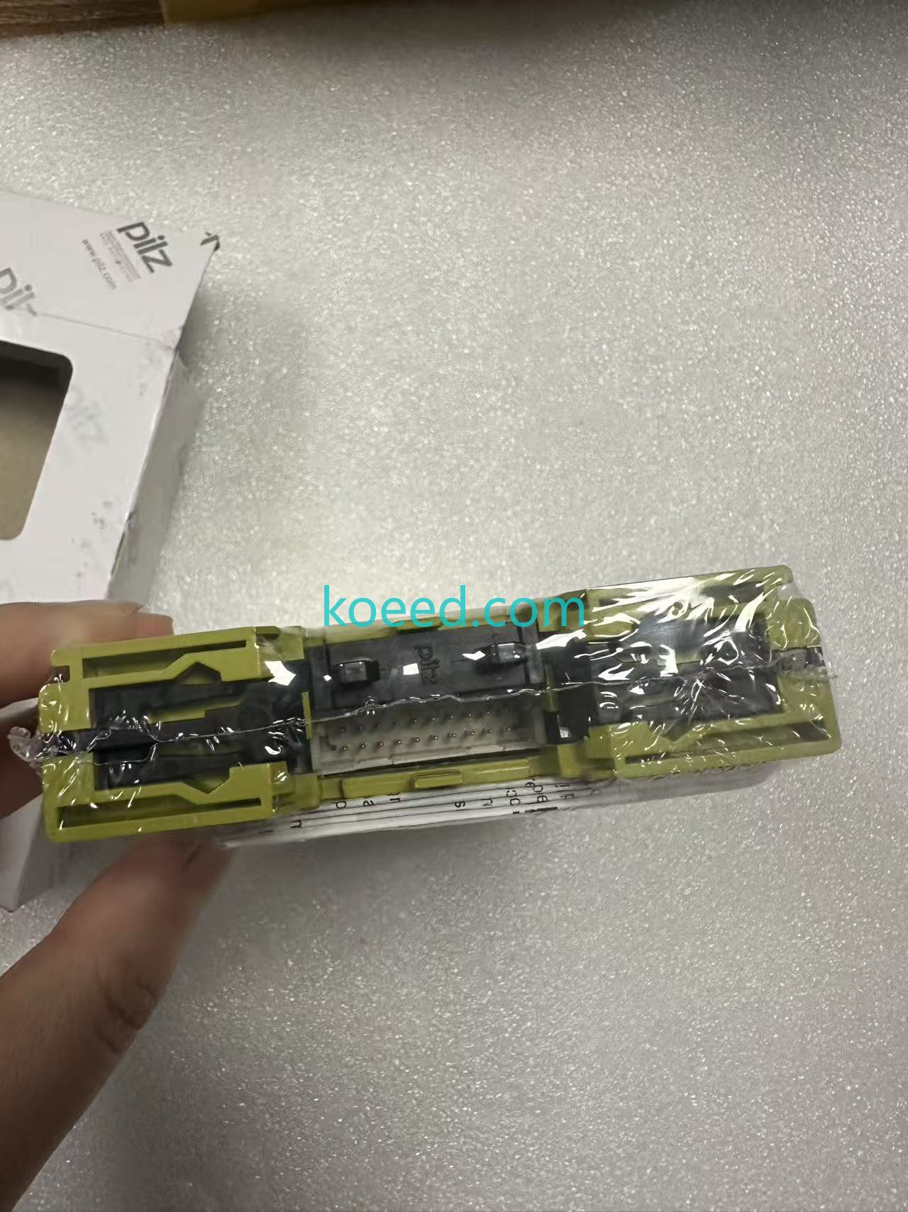PILZ 773400 PNOZ mi1p Connector Close-up