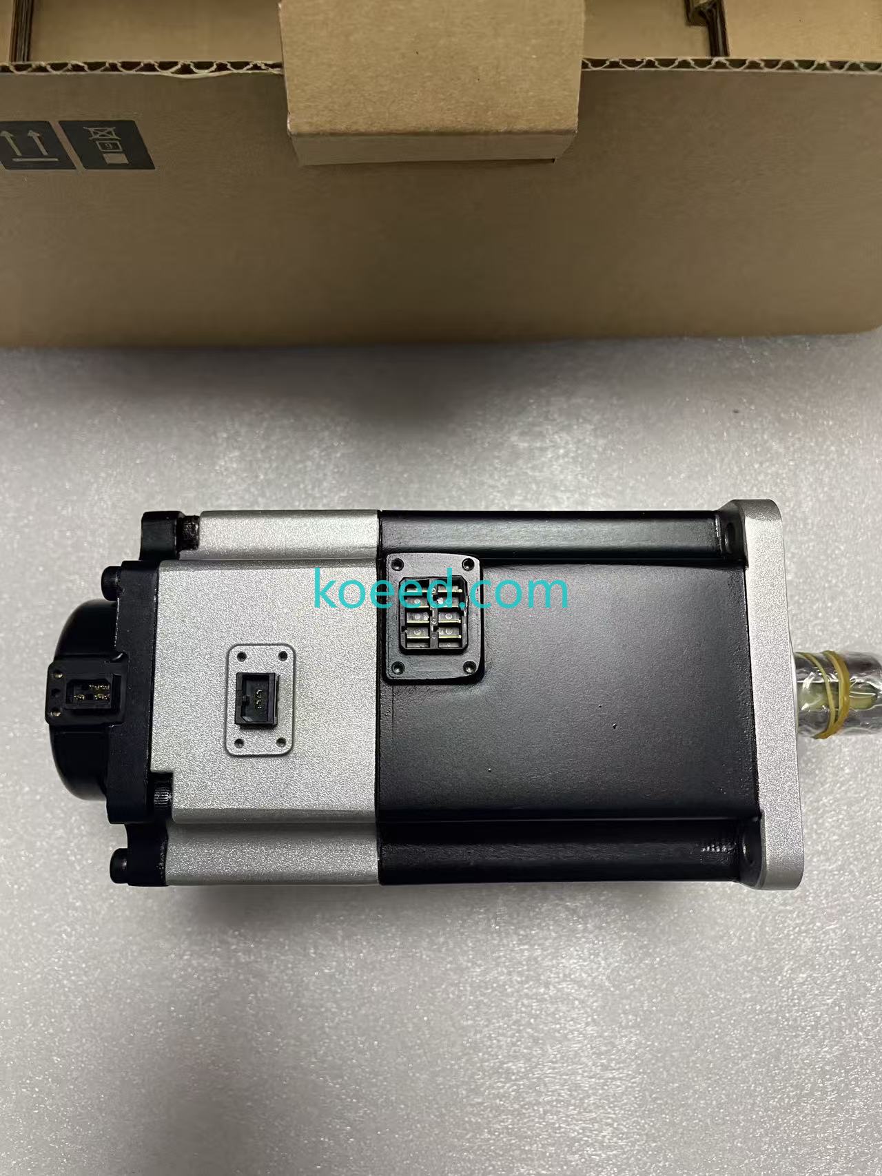 R88M-1M75030T-BS2 - Koeed Fashion View