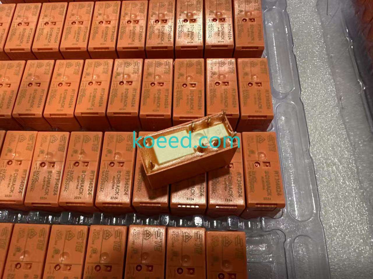 RT314024 relay coil and contact detail