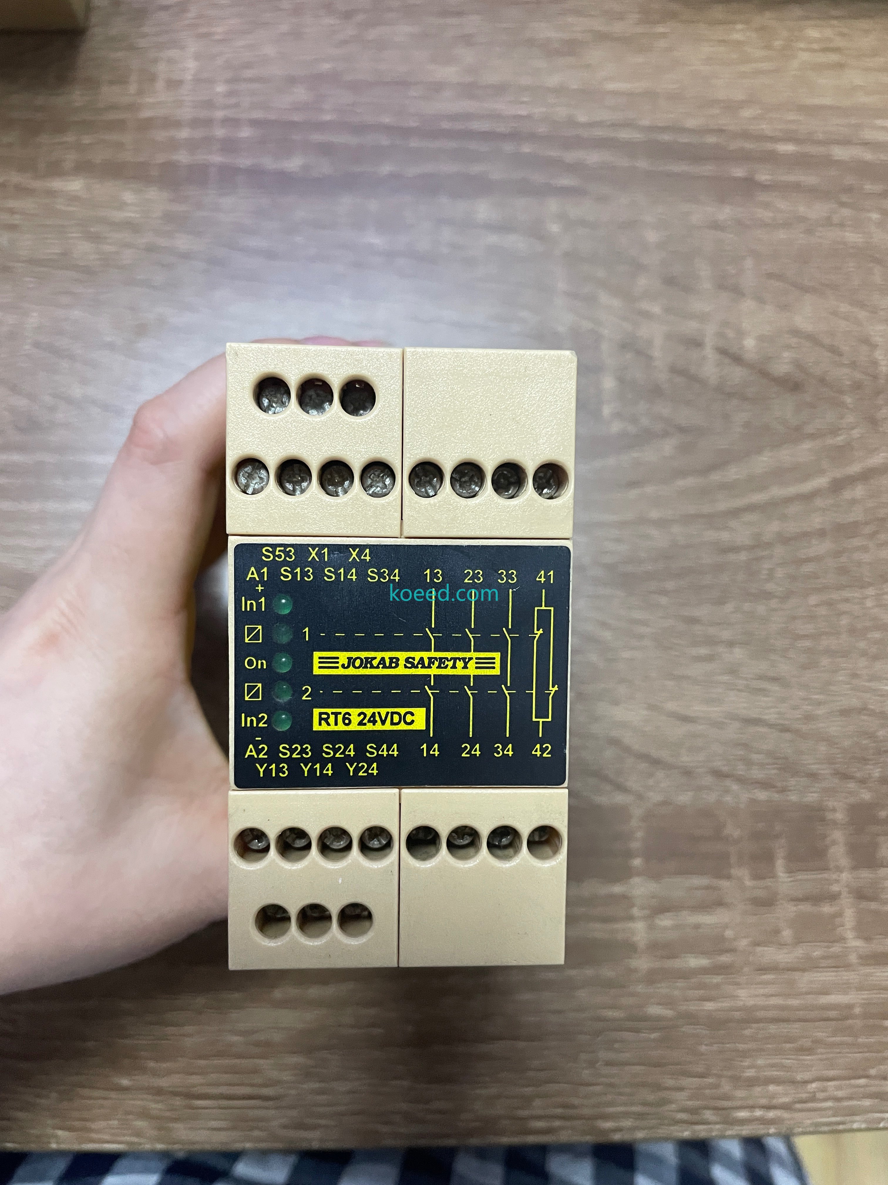 ABB RT6 24VDC safety relay side profile