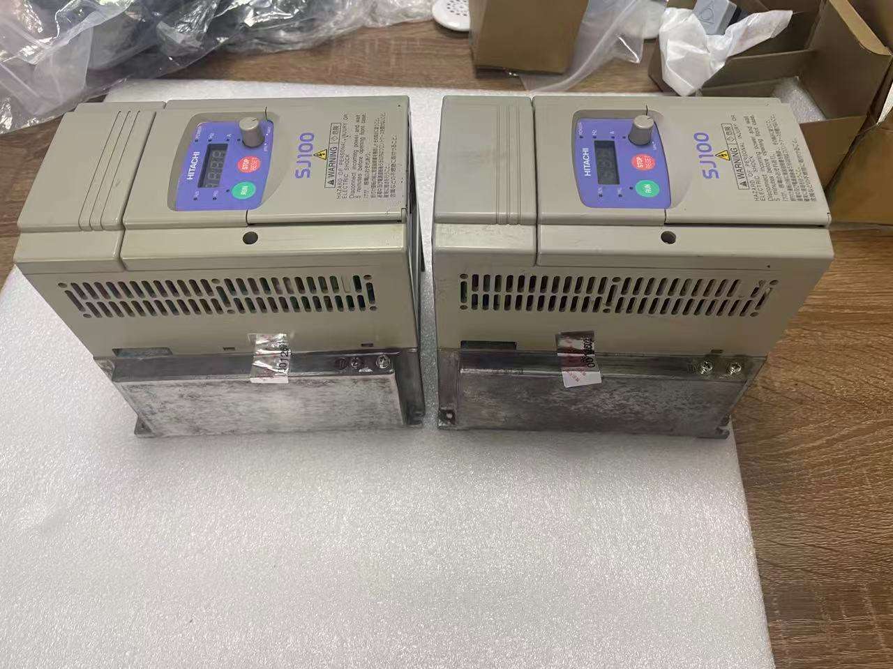 Hitachi SJ100-040HFE cooling fan and airflow path