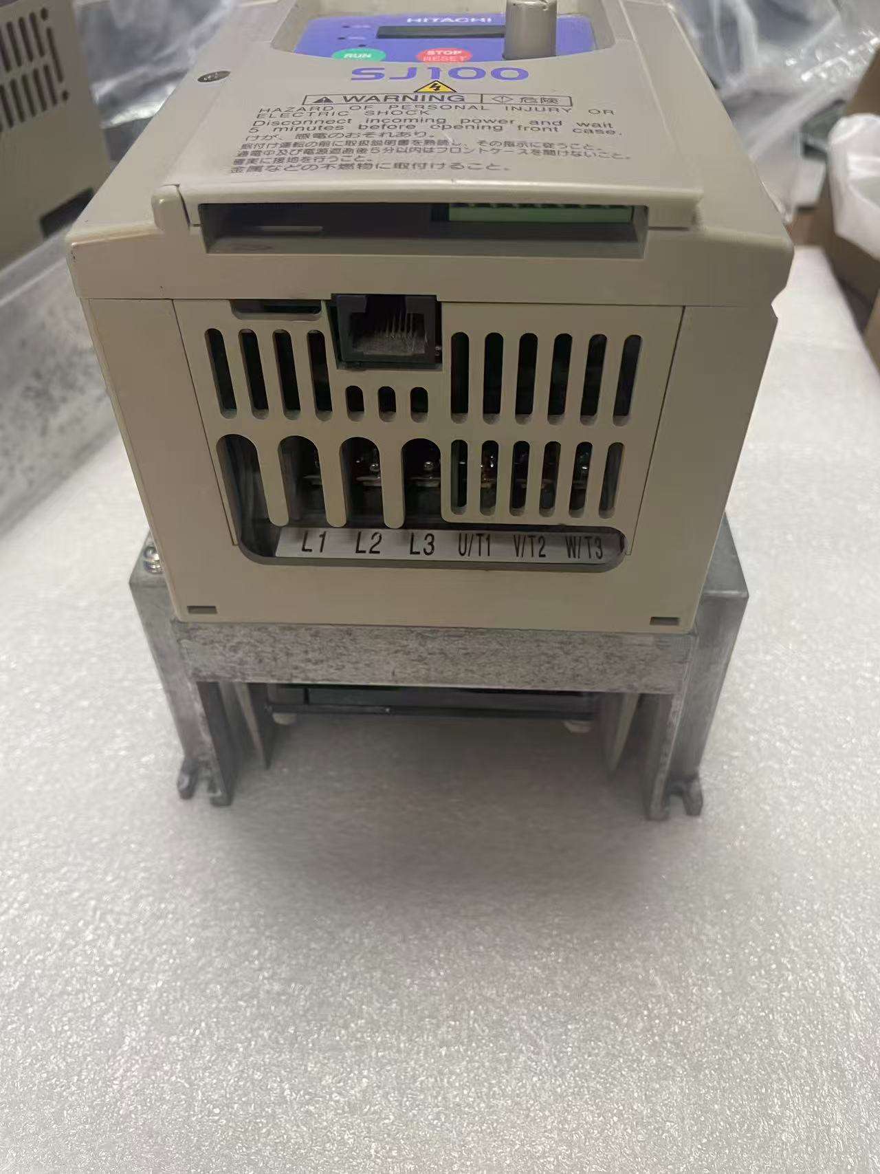 Hitachi SJ100-040HFE overall package and accessories