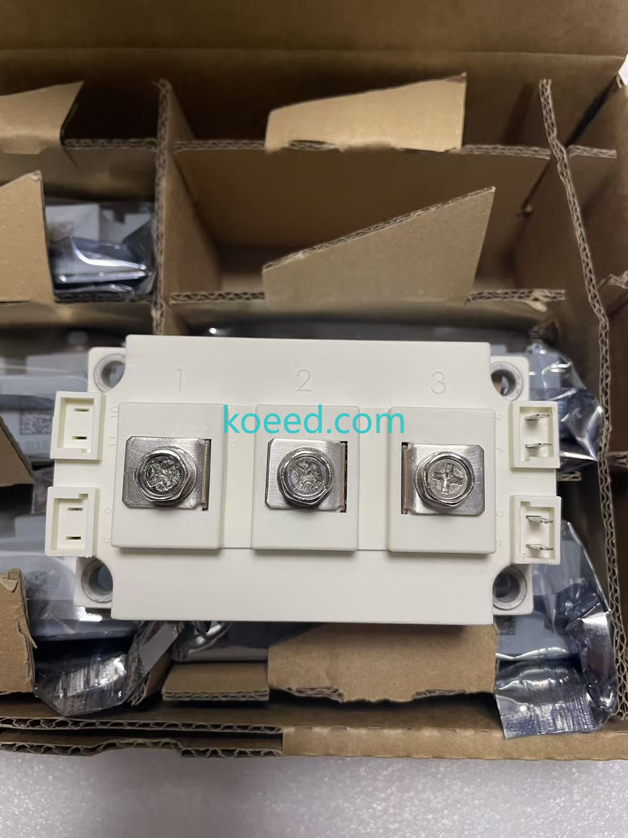 SKM200GB125D - Koeed Fashion View
