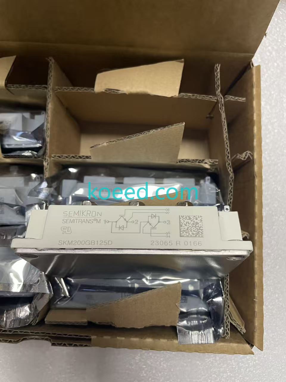SKM200GB125D - Koeed Fashion View